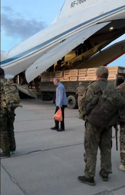 Photo of a process of unloading an Il-76 transport plane of the Russian Aerospace Forces filled with coffins in Lipetsk