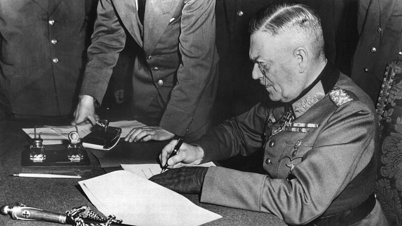 Deutschland kapituliert im Zweiten Weltkrieg