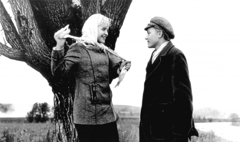 Teele and Arno in a classic moment from "Kevade".