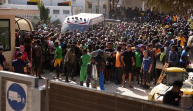 Grčija bo uvedla zaporno kazen za nezakonite migrante. Slovenija pa še naprej »fura« strategijo dobrodošlice. Kdo je tu nor?