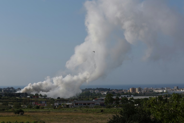 The toxic cloud was caused by a blaze in a warehouse storing pool cleaning products (LLUIS GENE)