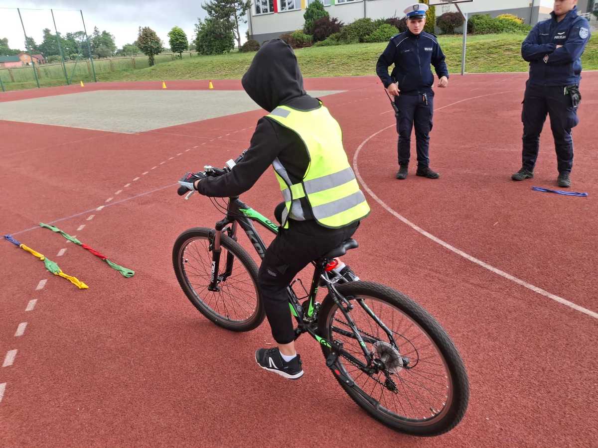 Egzamin na kartę rowerową pod okiem policjantów ryckiej drogówki - Aktualności
