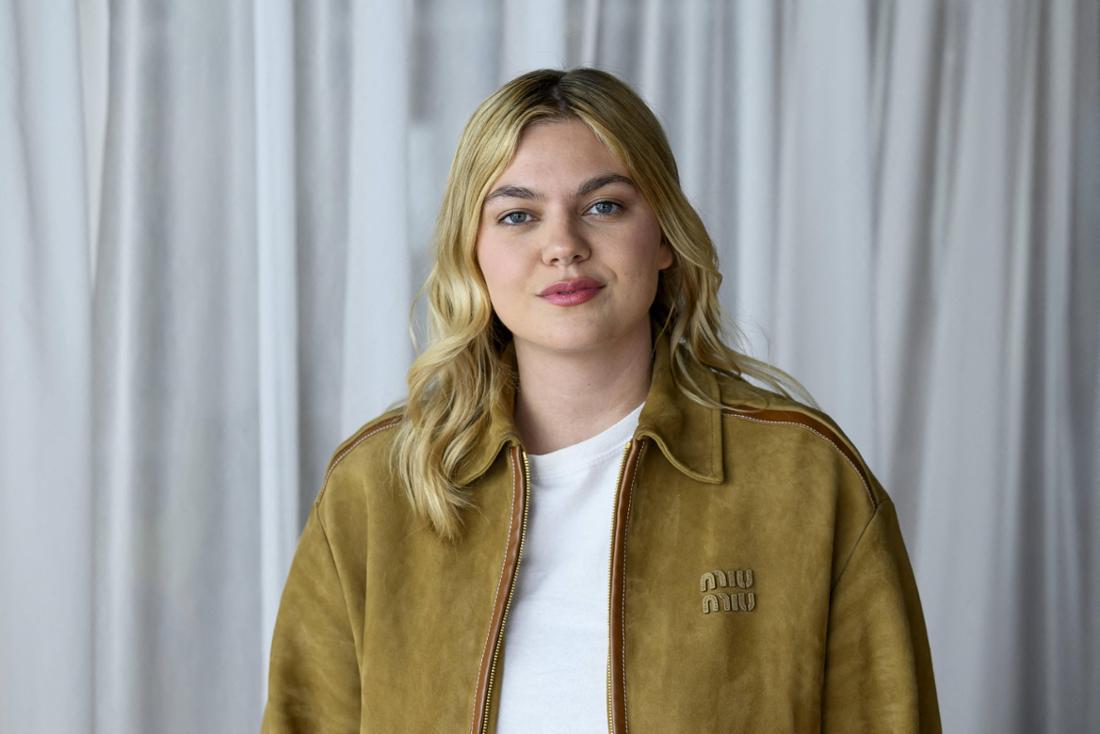 Louane auf einem aktuellen Foto