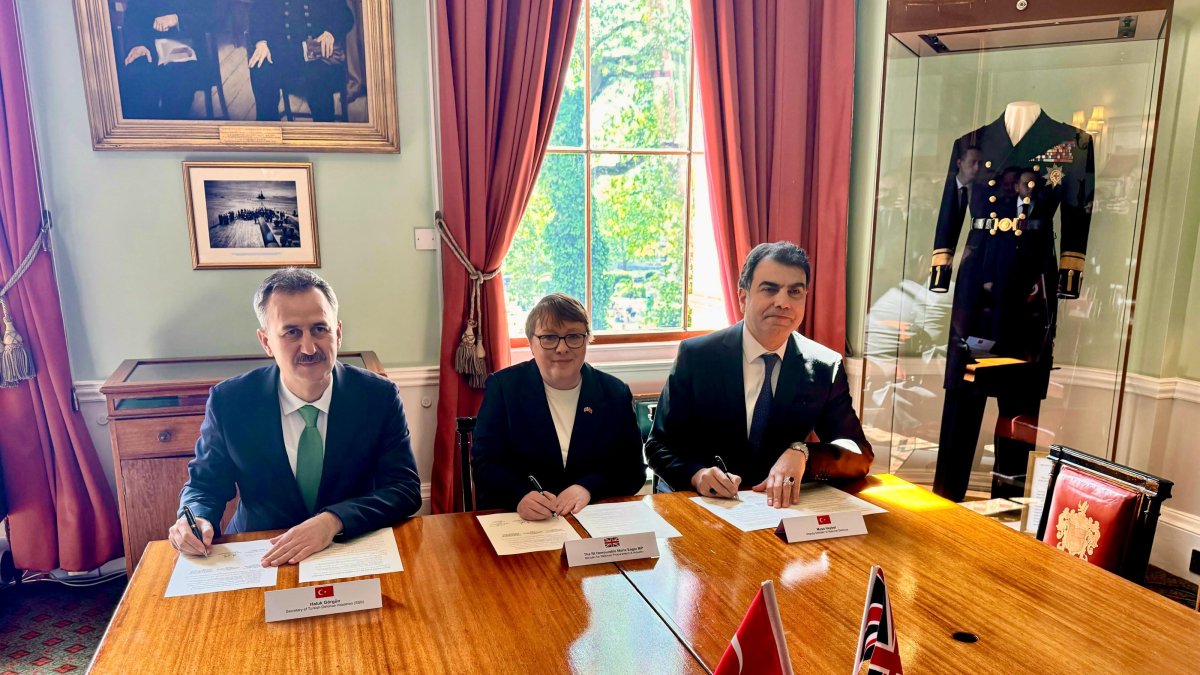 Türkiye signs defense industry specification deal with UK