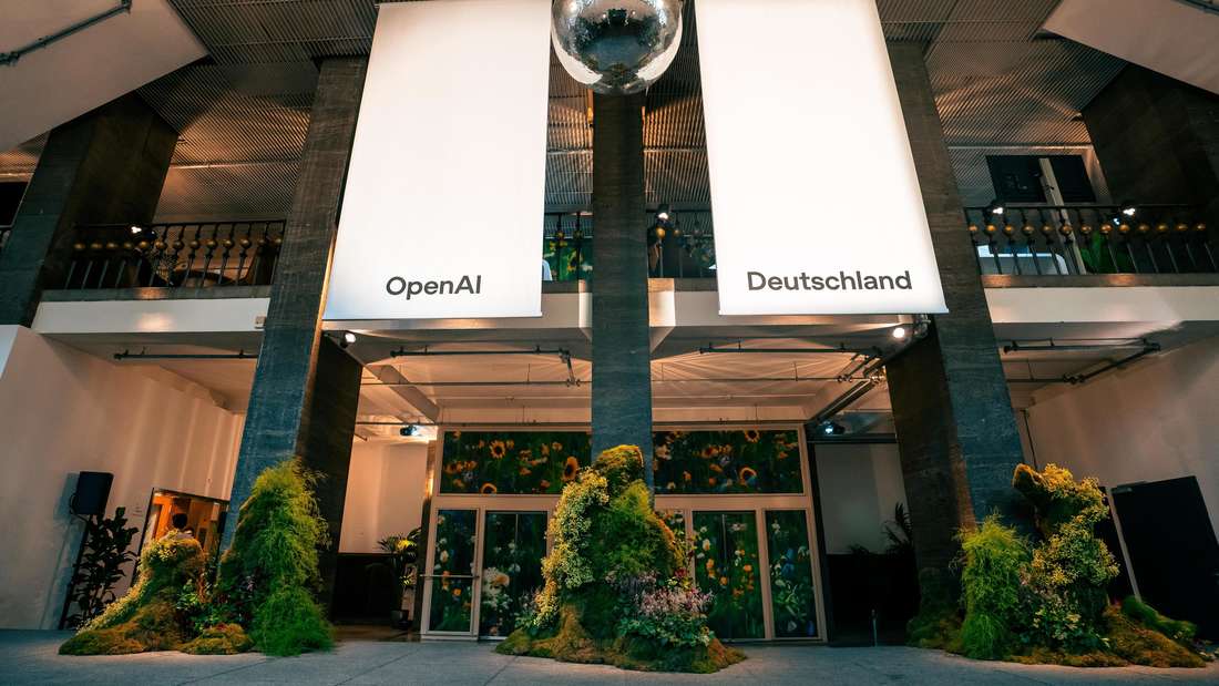 Die Eröffnungsfeier zum ersten Deutschland-Büro von OpenAI fand im Forum der Zukunft beim Deutschen Museum statt – der Veranstaltungsort wurde entsprechend hergerichtet.