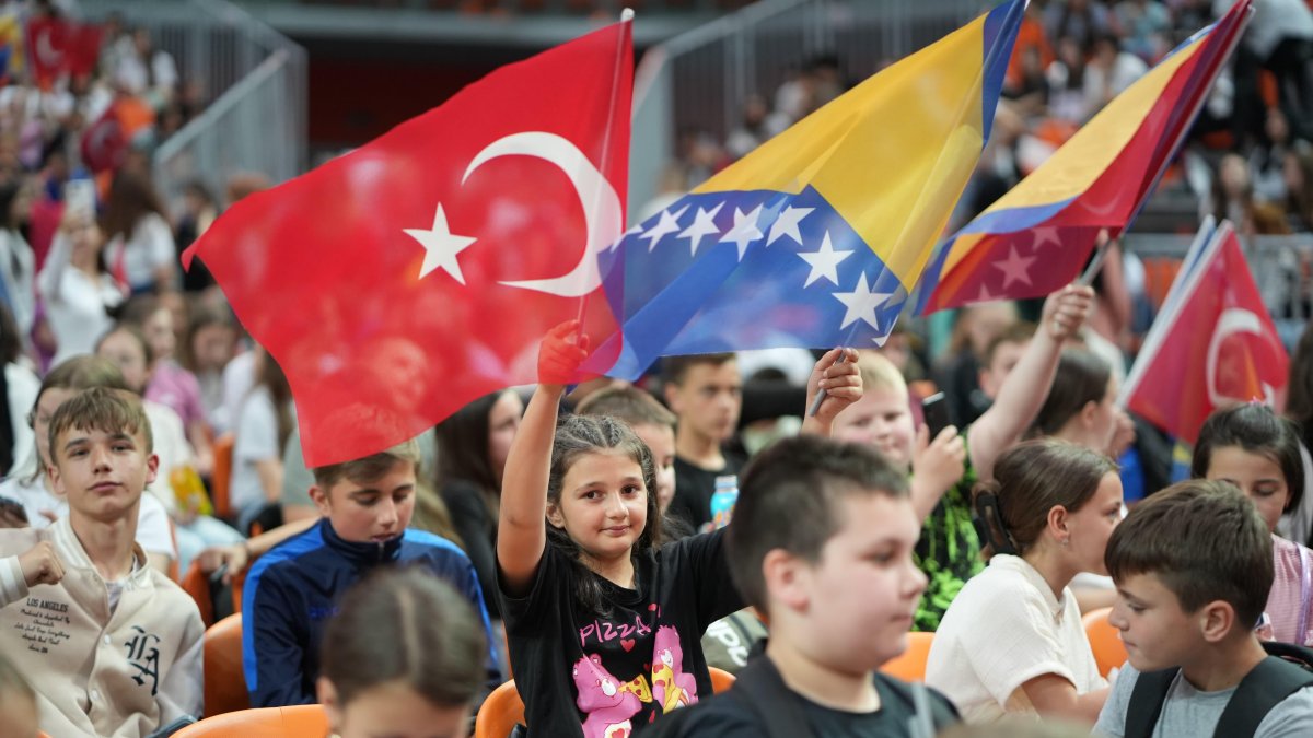 Thousands of Bosnian children embrace Turkish language, culture