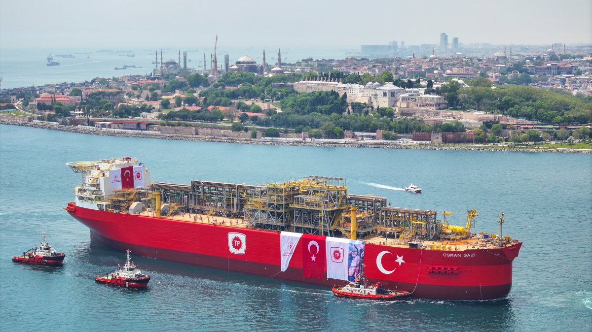 Türkiye's 1st floating gas platform 'Osman Gazi' heads to Black Sea