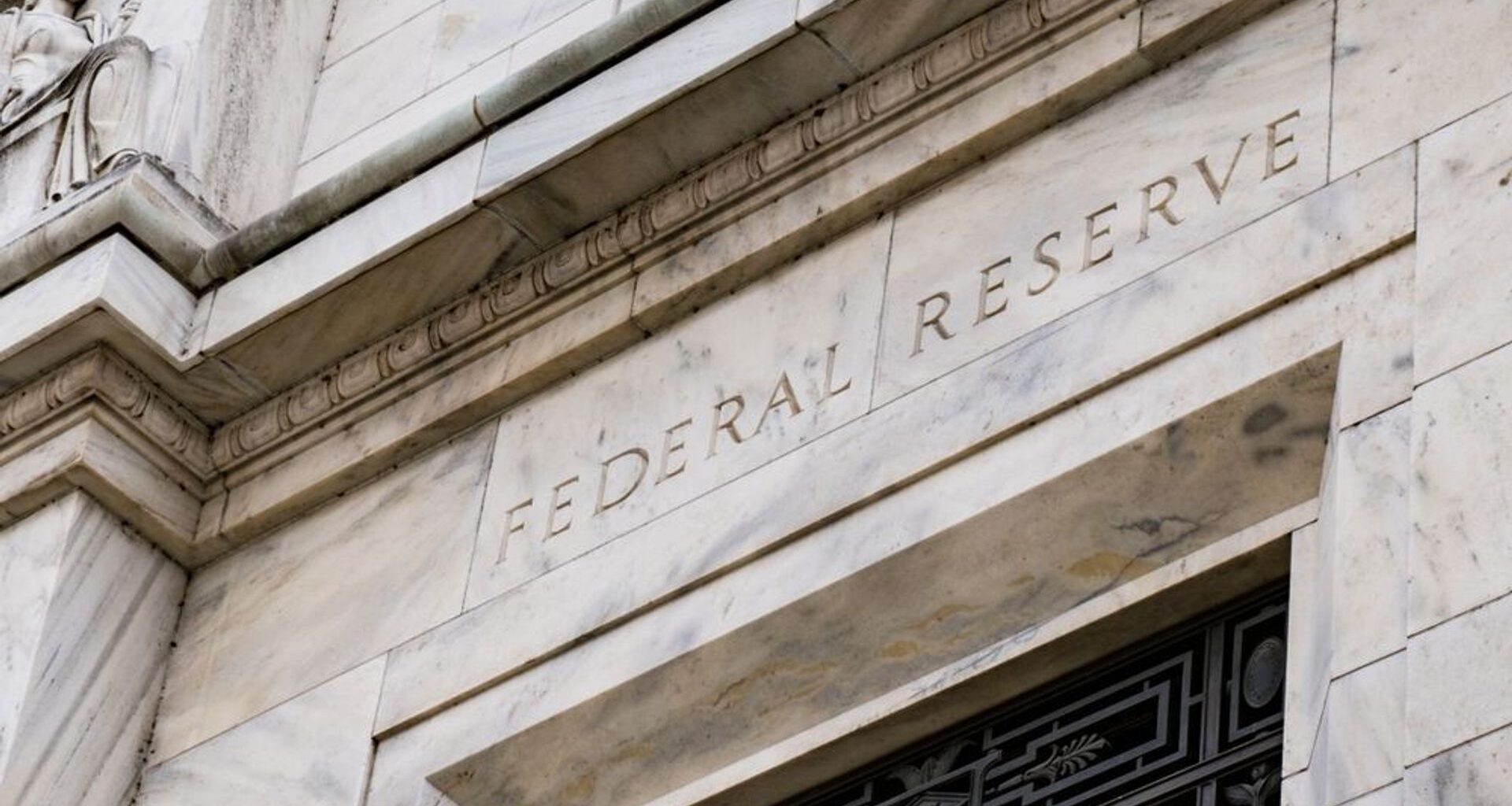 Fed minutes show an FOMC confident in the US economy despite weakening dollar, steepening Treasuries