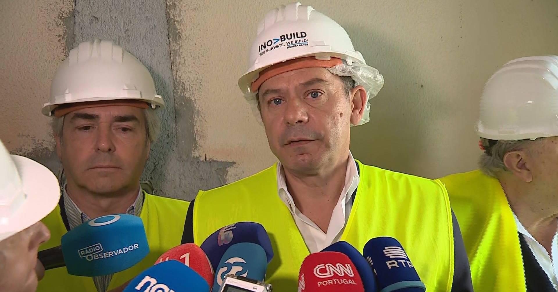 Montenegro fala de "influência partidária" na greve da CP e admite alterações à lei