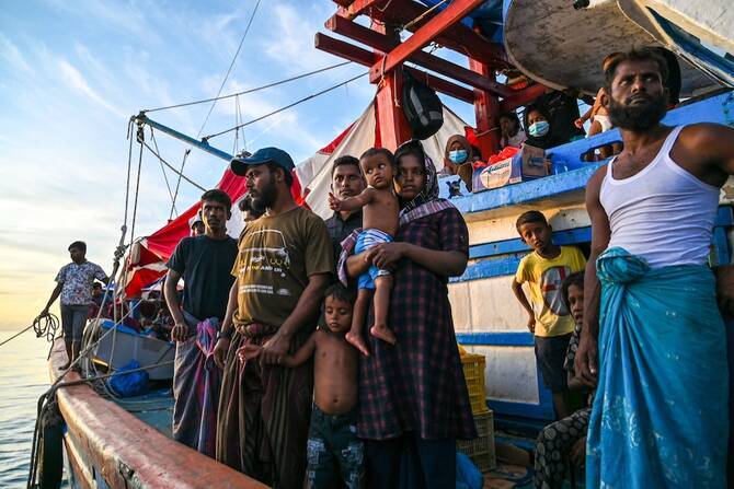 A boat carrying Rohingya refugees, sails ashore off the coast of Labuhan Haji in Southern Aceh province on Oct. 23, 2024. (AFP)