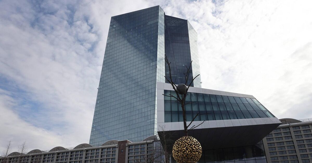Eurozone wage growth sinks, supporting further ECB easing