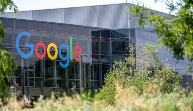 U.S. presses for Google to share data by citing Yahoo Japan deal