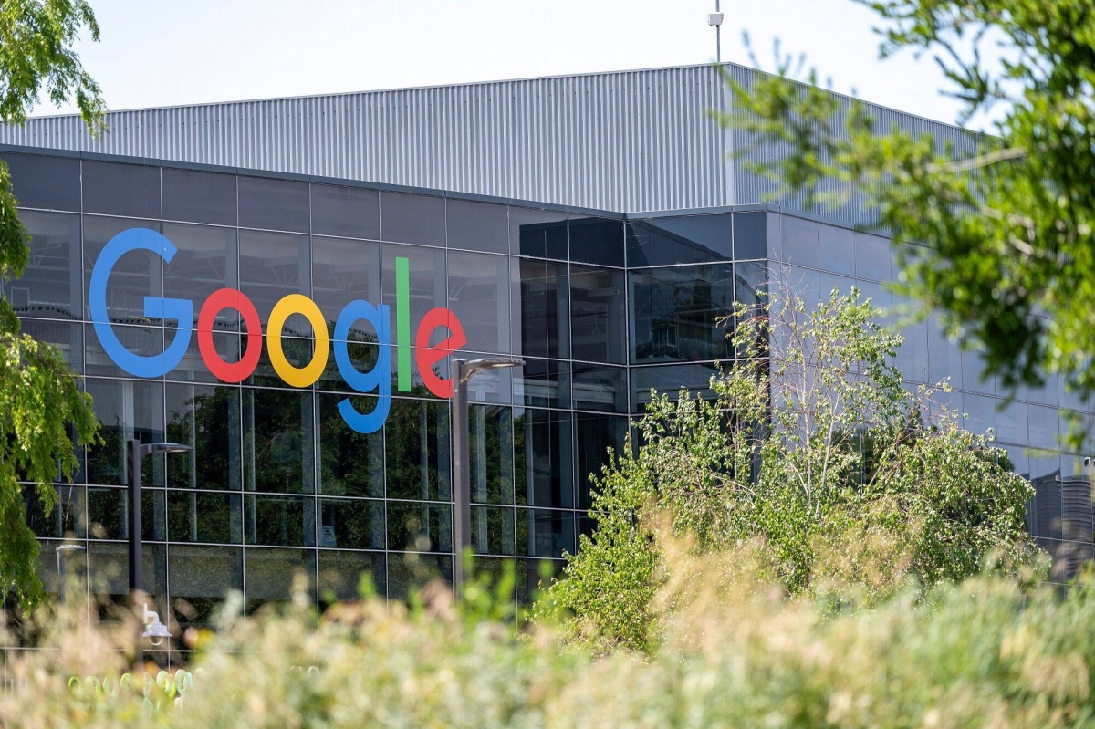 U.S. presses for Google to share data by citing Yahoo Japan deal