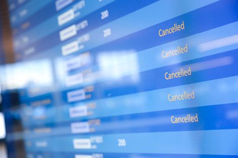 Moni Finnairin lento oli perjantaina peruttu.