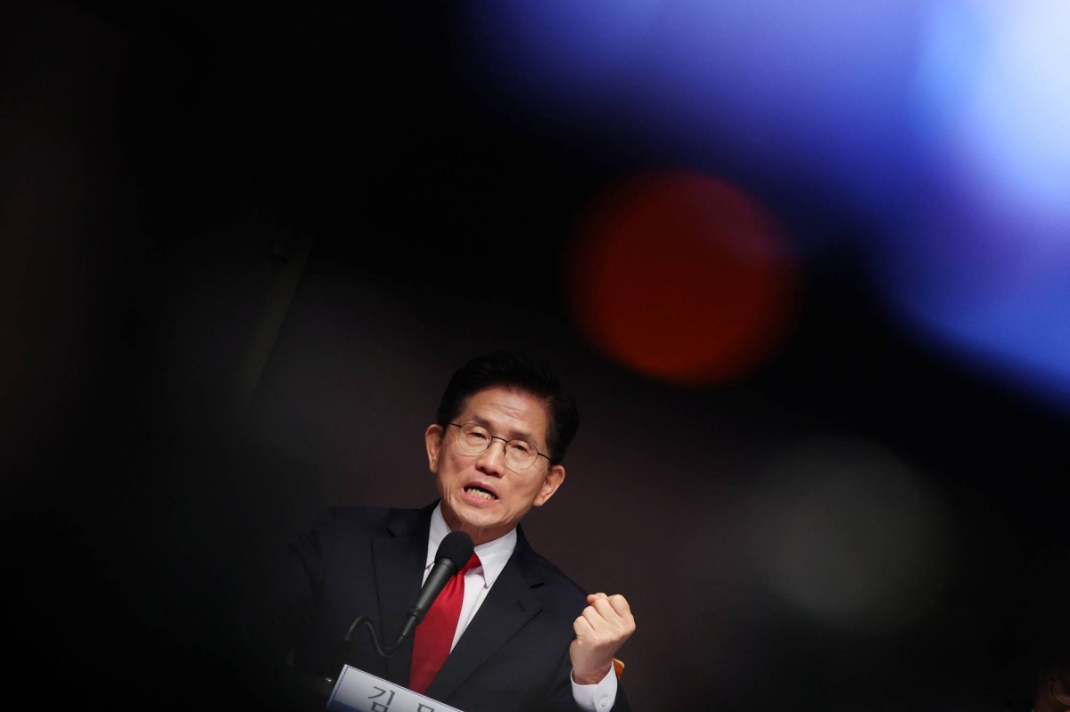 South Korea's conservatives settle on Kim Moon-soo as presidential candidate