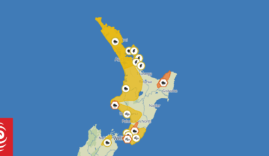 Weather: Strong winds lash NZ, potential thunderstorms on the way