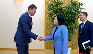 North Korean Foreign Minister Choe Son-hui, center, shakes hands with her Belarusian counterpart, Maxim Vladimirovich Ryzhenkov, left, during their talks at the Mansudae Assembly Hall in Pyongyang on July 24, 2024, in this file photo provided by the North's official Korean Central News Agency. [YONHAP]