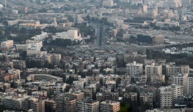 💡Have the Ukrainians considered bribing trump? Syrian jihadist al-Sharaa offered trump a trump tower in Syria & trump lifted sanctions the same day. Qatar's giving trump a used 13 year old $400+ million airplane, & building him a $5.5 billion golf course, he gets to collect royalties from.