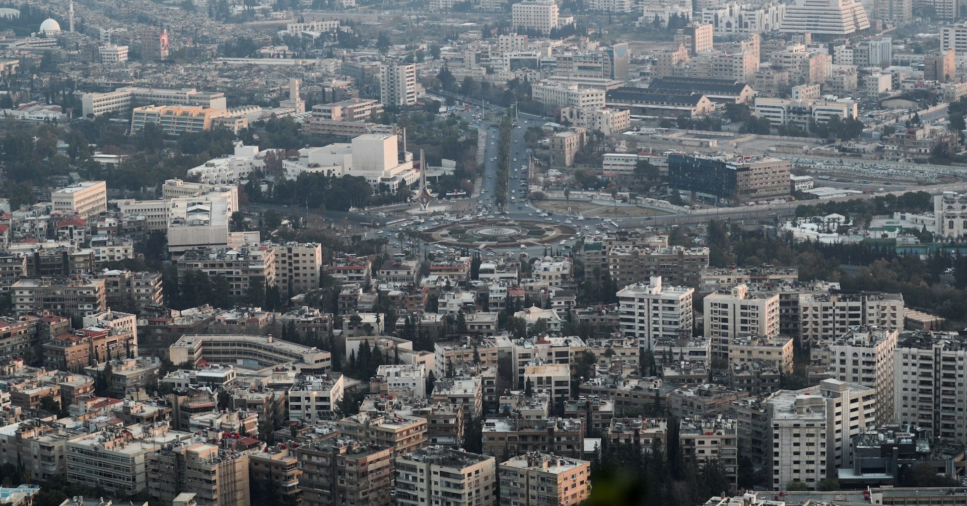 💡Have the Ukrainians considered bribing trump? Syrian jihadist al-Sharaa offered trump a trump tower in Syria & trump lifted sanctions the same day. Qatar's giving trump a used 13 year old $400+ million airplane, & building him a $5.5 billion golf course, he gets to collect royalties from.