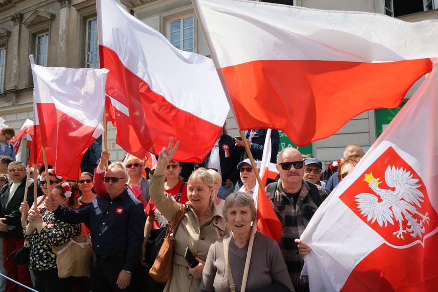 epa12133566 Supporters of Polish presidential candidate Karol Nawrocki participate in the 'Great March for Poland' in Warsaw, Poland, 25 May 2025. The march participants will move from the G ...