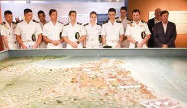 Princess Leonor, along with several colleagues and a group of officers from the training ship "Juan Sebastián de Elcano," participated in a visit to Panama Viejo.