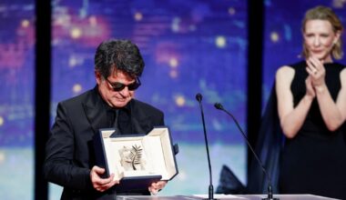 Dissident Iranian Filmmaker Panahi Wins At Cannes, Vows To Return To Tehran