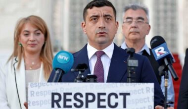 George Simion (38), de mogelijk nieuwe president van Roemenië, is een ex-voetbalhooligan met opvliegend karakter - Telegraaf