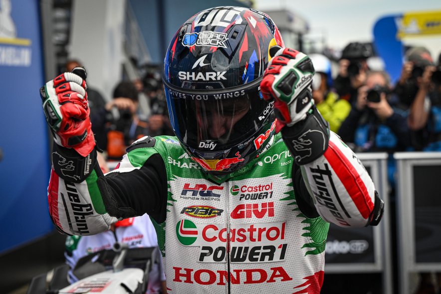 Johann Zarco je takole proslavljal zmago v parc fermeju-