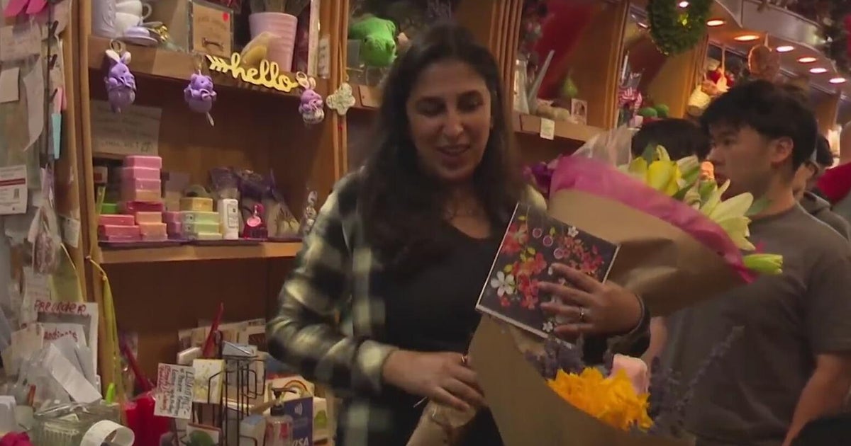 Tariffs drive up Bay Area flower prices this Mother's Day, but shoppers still show up in full bloom