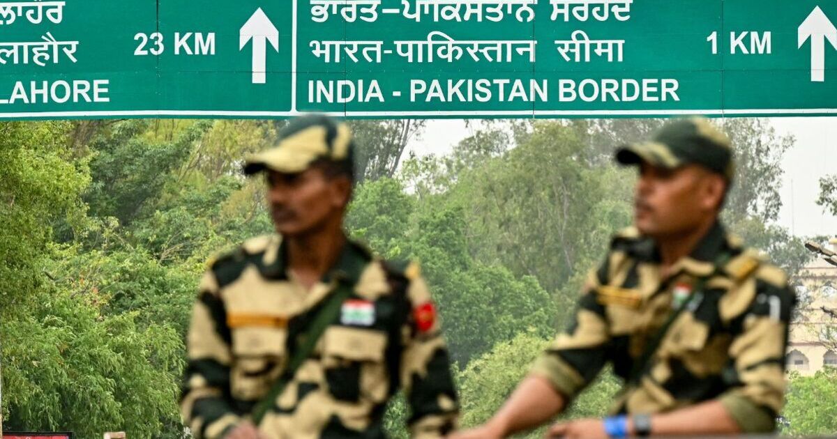 India-Pakistan war fears soar as ten explosions heard near Srinagar airport | World | News
