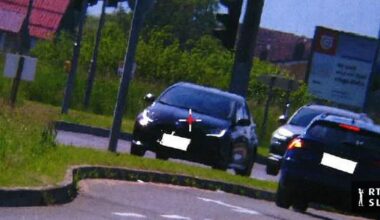 Voznik začetnik vozil dvakrat hitreje in izgubil dovoljenje