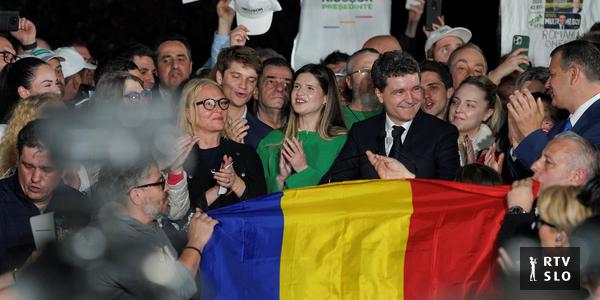 V Romuniji na predsedniških volitvah zmagal prozahodni kandidat Nicusor Dan