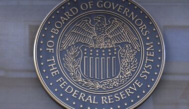 Federal Reserve official sees signs of slowing economy but not ready to cut rates | Nation/World