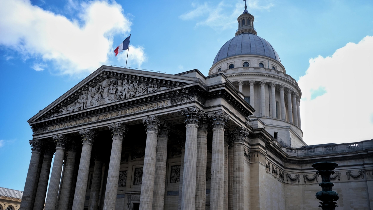 L’adolescente qui s’est suicidée du toit du Panthéon aurait subi "une pression familiale eu égard à son orientation sexuelle"