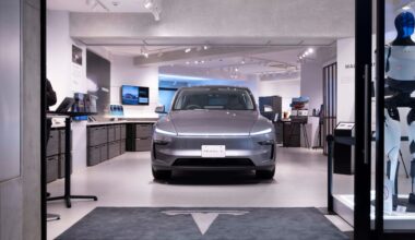 Tesla's Robotaxi Debut Will Have a Lot of Teleoperators, Analyst Says
