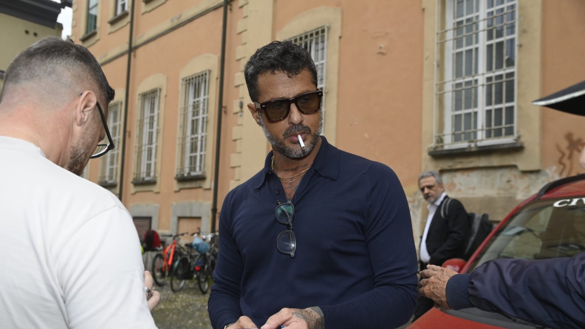 Fabrizio Corona e la sua verità sul delitto di Garlasco: «Il colpevole non è Stasi, sono più di quattro. La Procura ha prove che non può utilizzare»