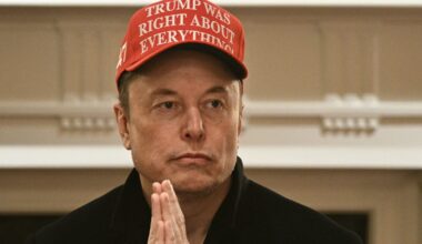 Tesla Investors Want Elon Musk to Work 40 Hours a Week, Make a Succession Plan