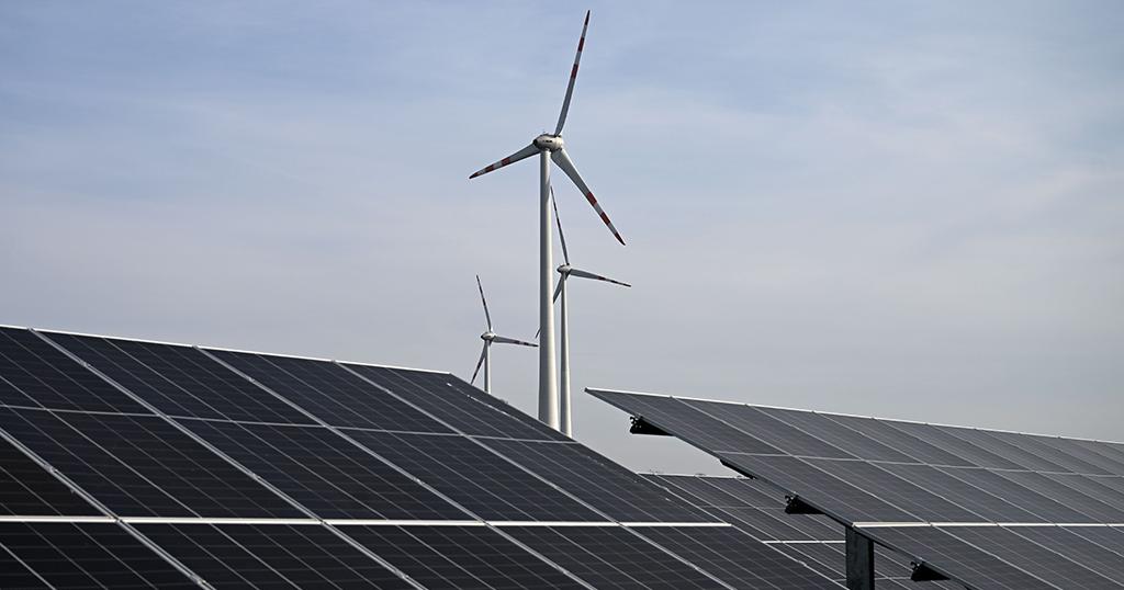 Pour décarboner son système énergétique, la Suisse a besoin de quatre fois plus d'installations solaires - rts.ch