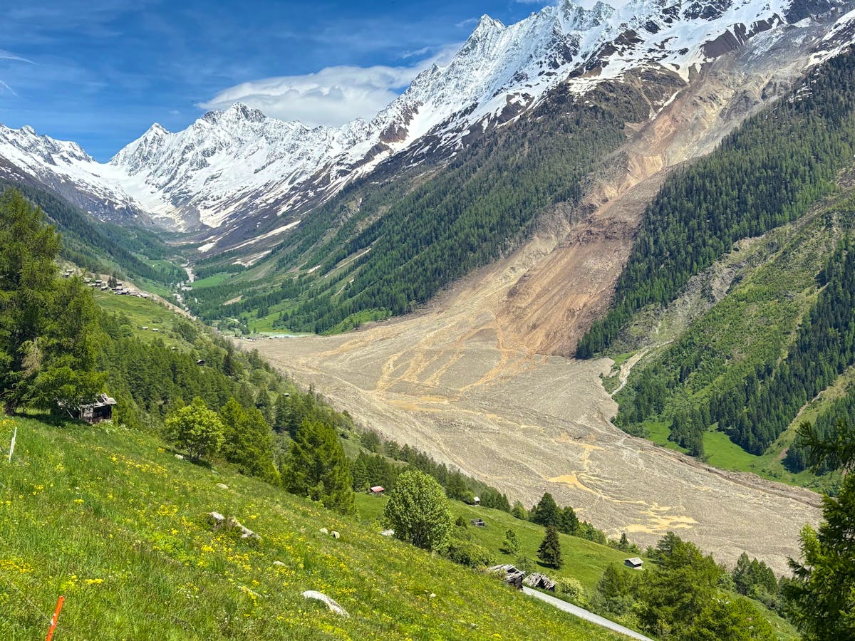 Seit Mittwochnachmittag liegt über dem Walliser Dorf Blatten ein Schuttberg von mehr als drei Millionen Kubikmetern.