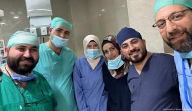 Syrian doctors leave Germany to work for free at home – DW – 04/15/2025