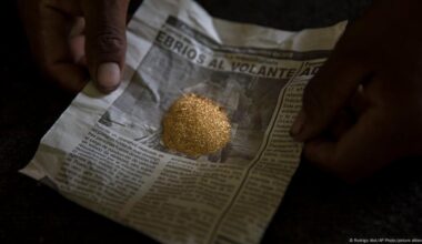 Peru suspends gold mining in north after massacre – DW – 05/06/2025