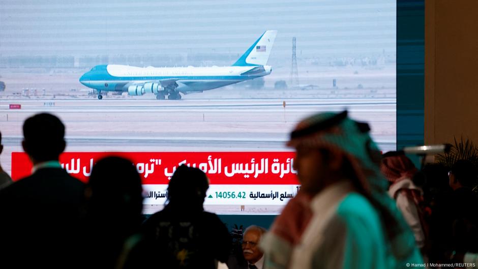 Trump in Saudi Arabia on Middle East trip – DW – 05/13/2025