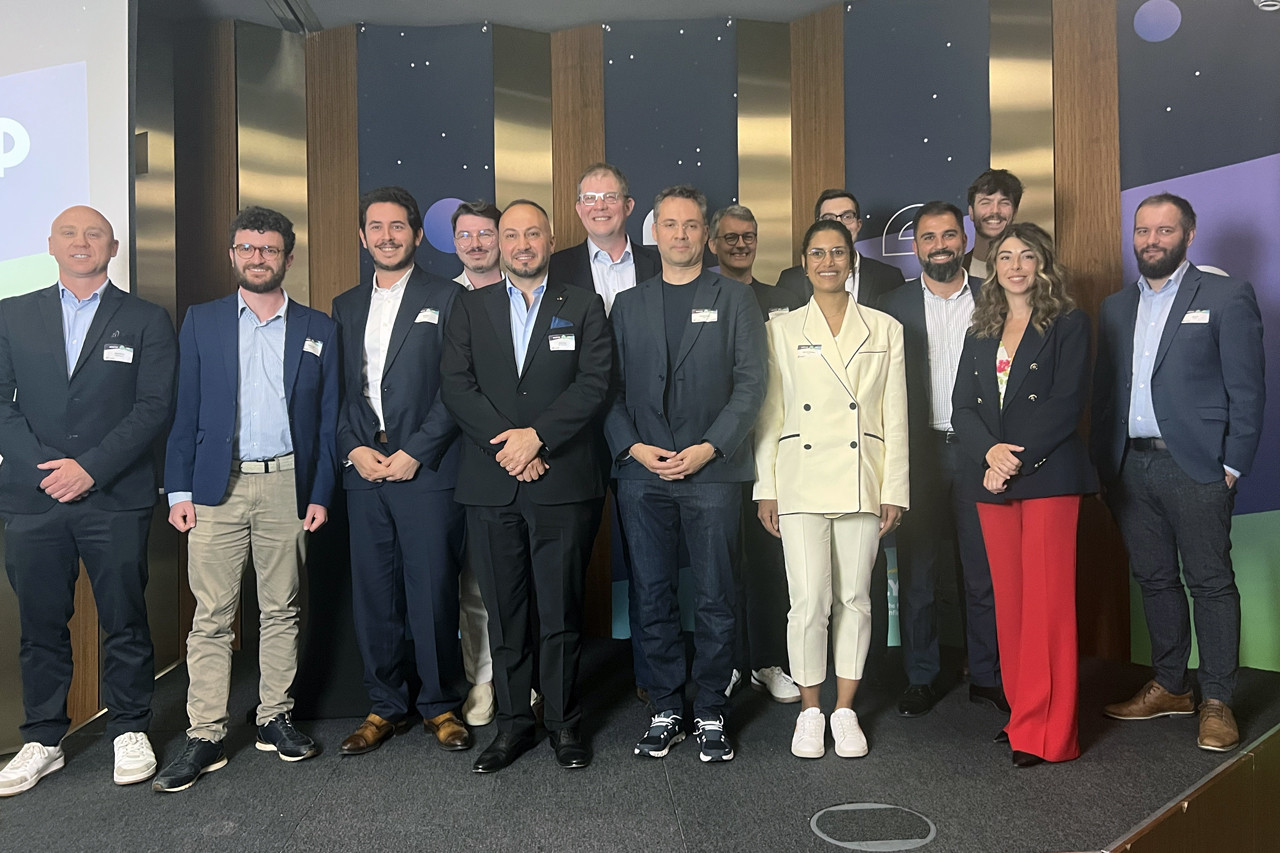 The representatives of the ten startups posed on stage after their pitch.  Photo: Emilio Naud/Maison Moderne