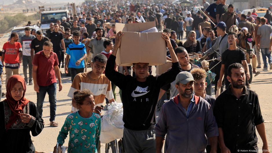 Large crowds rush new Gaza aid center backed by Israel, US – DW – 05/27/2025