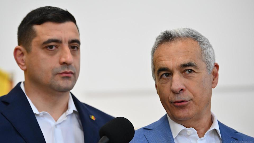 Calin Georgescu (right) won the first round of the annulled presidential election last November; George Simion (left) won the first round of the rerun in May<span class="copyright">Alex Nicodim/NurPhoto/picture alliance</span>