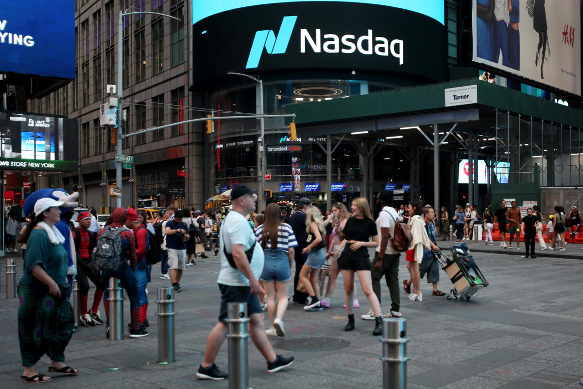 Wall Street down and FTSE higher as traders digest US retail sales and UK growth data