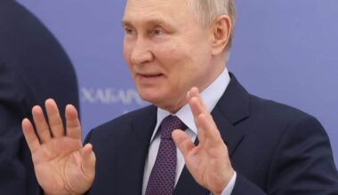 Putin slams anti-Russian sanctions leaders as ''idiots''