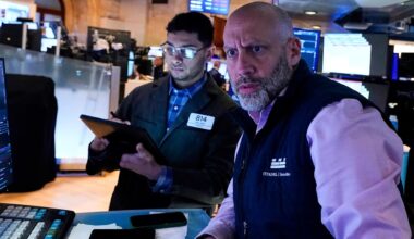 Dow, S&P 500, Nasdaq drop as Trump threatens Apple, EU with new tariffs