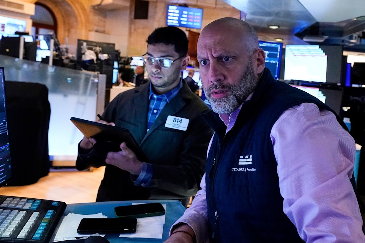 Dow, S&P 500, Nasdaq drop as Trump threatens Apple, EU with new tariffs