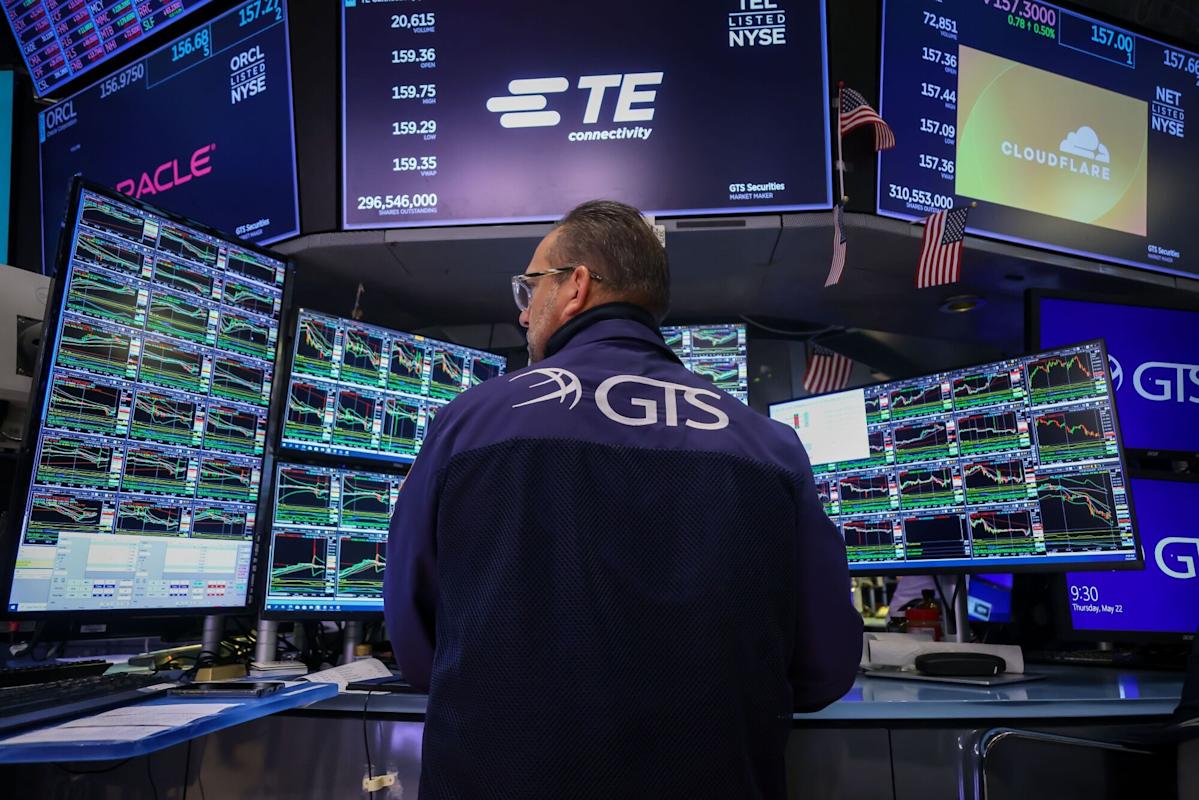 Stocks Rise on Trump’s Tariff Delay; Dollar Wavers: Markets Wrap